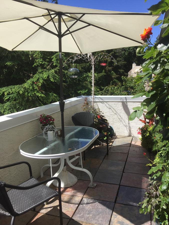 טסוואסן A Room At The Camelia Bed And Breakfast מראה חיצוני תמונה
